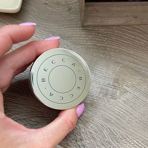 Becca under eye correcting powder